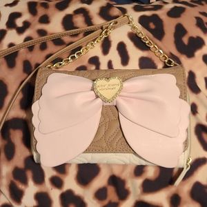 Betsey Johnson wallet on a string💕